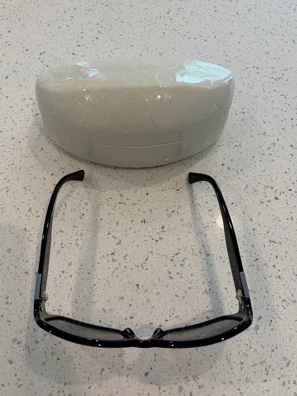 Coach S2025 sunglasses black. Comes with white case. - Picture 2 of 7